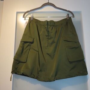 Aritzia NWT Olive Mini Cargo Skirt size 8 - never worn